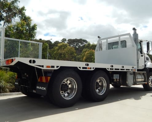 Mack, flat tray, 19 tonne tow kit, pintle,