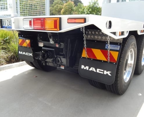 Mack, flat tray, 19 tonne tow kit, pintle,