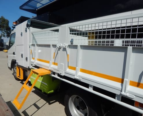 Hort tipper with drop down ladder and platform